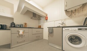 Tetera eléctrica y tostadora