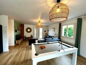 TV - Modern house near lake with garden and veranda in Sanguinet, for 10 people (Sanguinet)