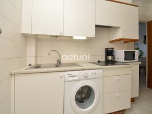 Fridge, microwave, oven, coffee/tea maker
