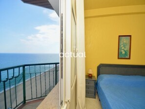 2 bedrooms - Seaside apartment with terrace and elevator (Platja d'Aro)