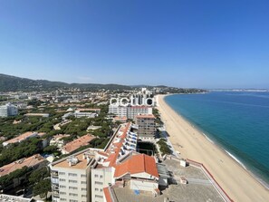 Beach - Beachfront apartment with WiFi, high floor (Platja d'Aro)