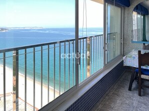 Interior - Beachfront apartment with WiFi, high floor (Platja d'Aro)