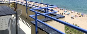 Outdoor dining - Seafront apartment in Platja d'Aro, 4 bedrooms, terrace, parking (Platja d'Aro)