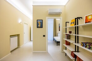 Apartment | 4 bedrooms - Family Friends Montesanto House by Wonderful Italy (Naples)