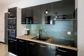 Apartment | Private kitchenette | Electric kettle - RentPlanet - Apartament Czysta (Wroclaw)