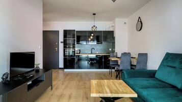 Apartment | Wohnzimmer | 37-Zoll-Flachbildfernseher mit Satellitenempfang, Fernseher