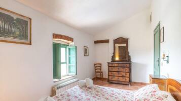 House | 1 bedroom, individually furnished, bed sheets