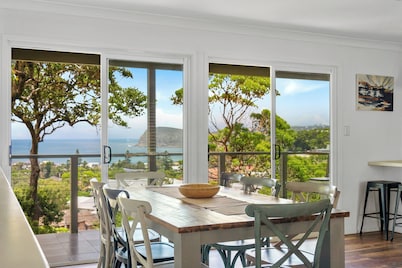 "Boronia Beach House" - Amazing Ocean Views