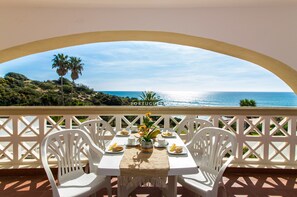 Outdoor dining - Amado by D'alma Portuguesa (Albufeira)