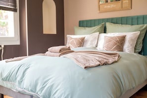 5 bedrooms, free WiFi, bed sheets