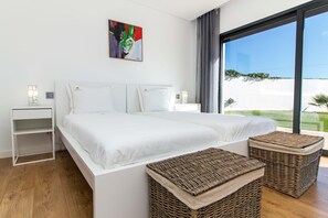 4 chambres, lits bébé (en supplément), draps fournis