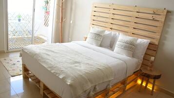 2 bedrooms, desk, iron/ironing board, travel crib