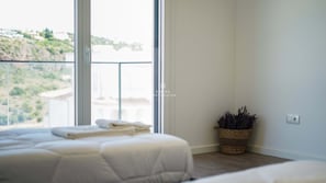 5 chambres, lits bébé (en supplément), draps fournis