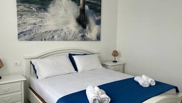 2 chambres, fer et planche Ă repasser, draps fournis