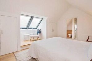 4 bedrooms, WiFi, bed sheets