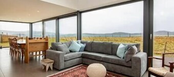 Sòlas, Luxury coastal retreat