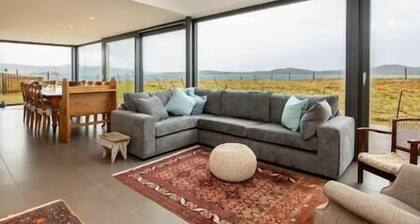 Sòlas, Luxury coastal retreat