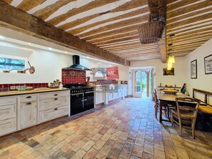 Fridge, microwave, oven, dishwasher - BASTIDE EN PIERRE AVEC PISCINE (Le Plan-de-la-Tour)