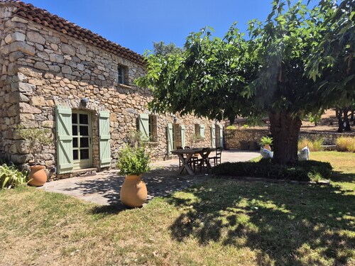 BASTIDE EN PIERRE AVEC PISCINE