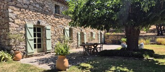BASTIDE EN PIERRE AVEC PISCINE