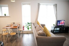 Smart TV - Charming 1-bedroom apartment in Northfleet with Parking (Northfleet)