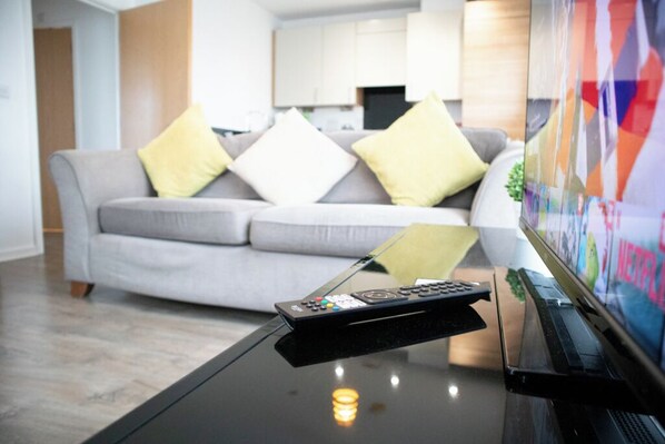 Smart TV - Charming 1-bedroom apartment in Northfleet with Parking (Northfleet)