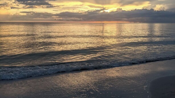 A beach with waves, a sunset, and a clear sky. - Naples Gem Near Beach | Heated Pool & BBQ (Naples)