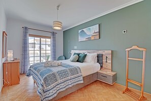 3 bedrooms, cots/infant beds, bed sheets - Villa Açoteias - By D´alma Portuguesa (Albufeira)