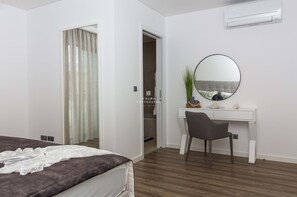 3 bedrooms, cots/infant beds, bed sheets