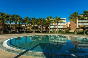 7 outdoor pools, pool umbrellas, sun loungers - Apart Sal D'areia D`alma Portuguesa (Albufeira)