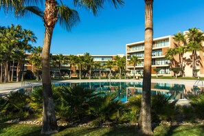 7 outdoor pools, pool umbrellas, pool loungers