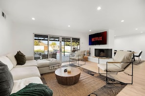 TV, fireplace