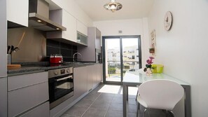 Microwave, oven, coffee/tea maker, toaster - Apartamento Oura Mar D´alma Portuguesa (Albufeira)