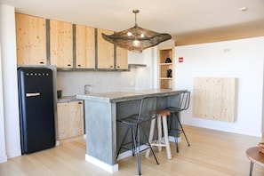 Microwave, oven, espresso maker, coffee/tea maker