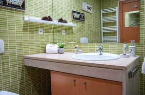 Shower, towels - Apartamento Panorâmico By D`alma Portug (Albufeira)