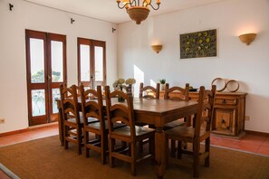 Makan di kamar