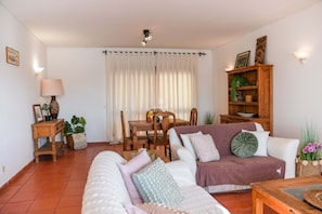 Living room - Apart Marina Boat View D`alma Portuguesa (Loulé)