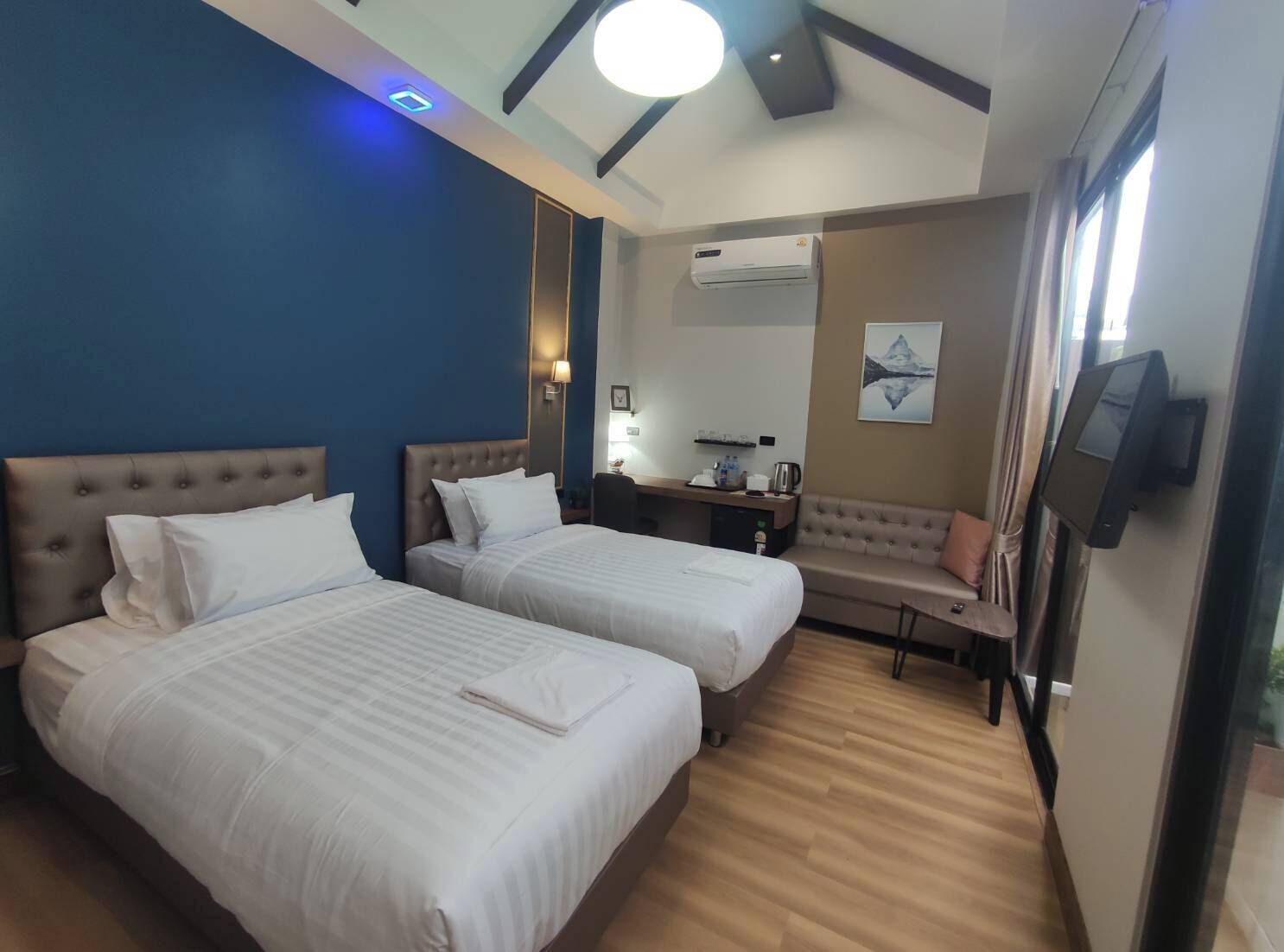 Deluxe Room | Desk, laptop workspace, free WiFi
