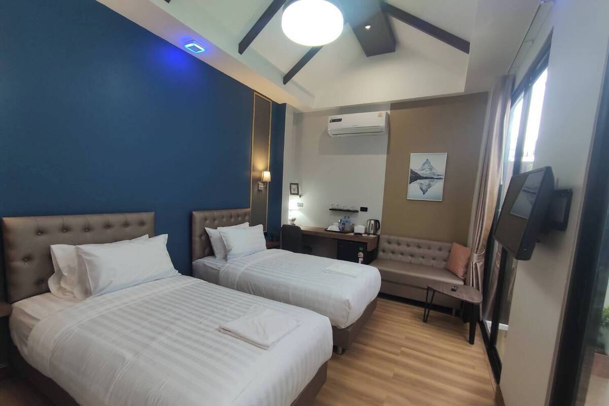 Deluxe Room | Desk, laptop workspace, free WiFi