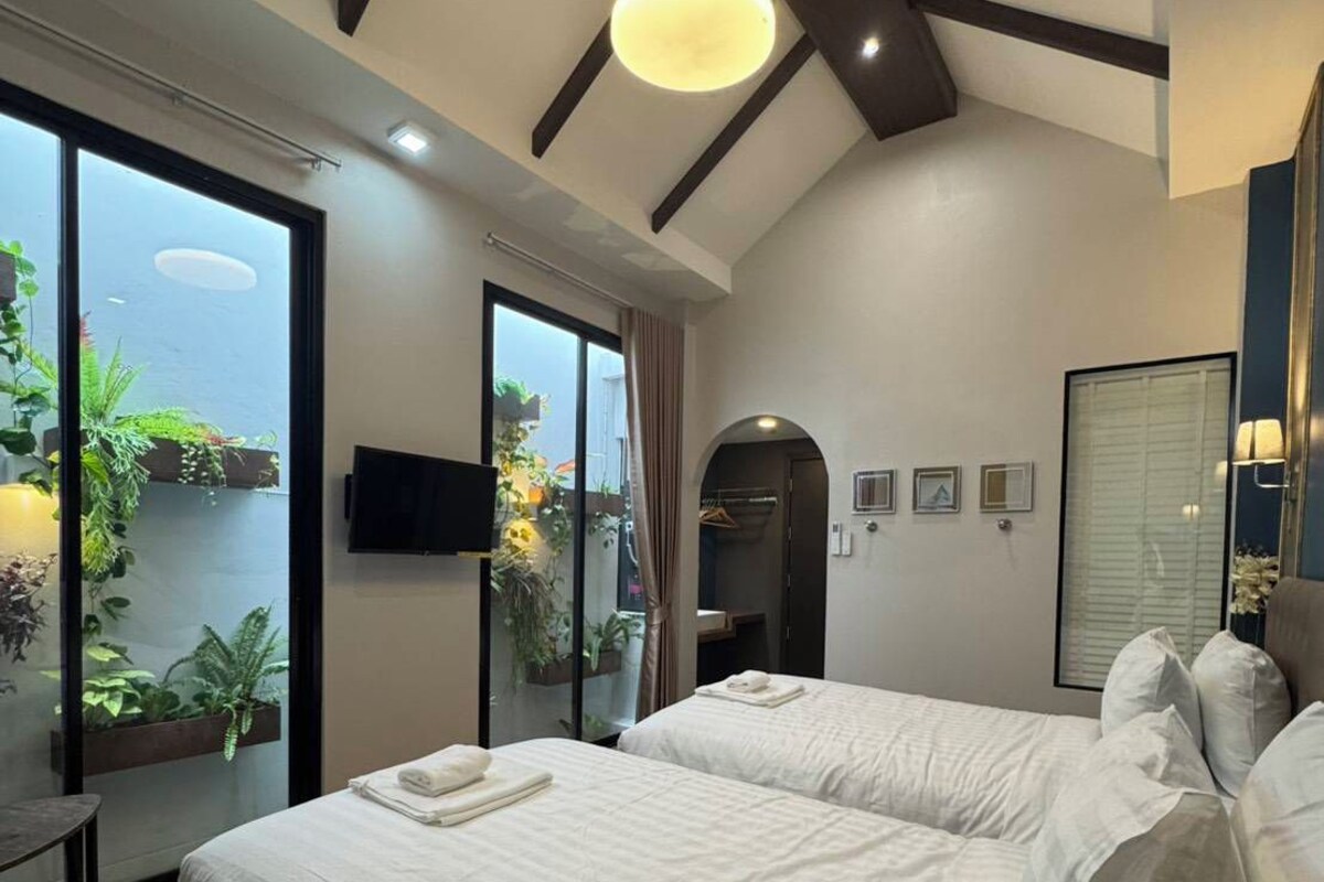 Deluxe Room | Desk, laptop workspace, WiFi (free)