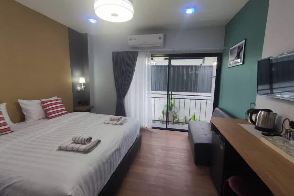 Meja, ruang kerja komputer riba, Wi-fi percuma