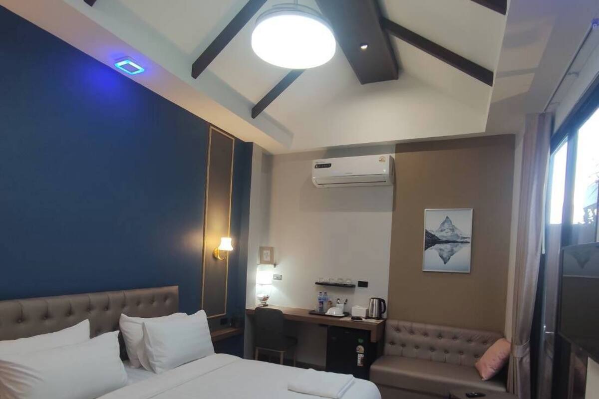 Deluxe Room | Desk, laptop workspace, free WiFi