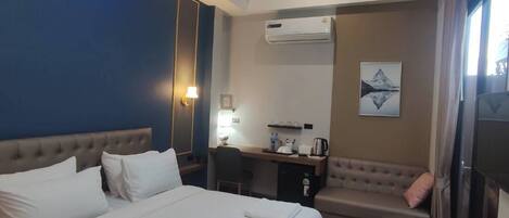Deluxe Room | Desk, laptop workspace, free WiFi