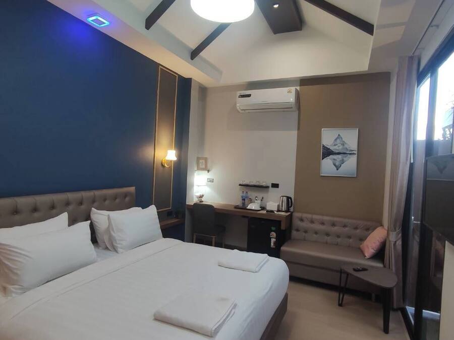 Deluxe Room | Desk, laptop workspace, free WiFi