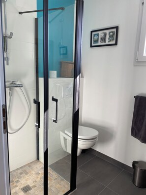 Dusj, hårføner og såpe