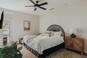 5 slaapkamers, een strijkplank/strijkijzer, wifi, beddengoed