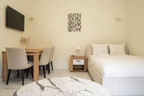 Economy Studio | Iron/ironing board, free WiFi - RentPlanet - Apartament Oławska 1 (Wroclaw)