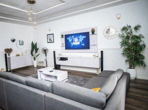 Family Apartment, Balcony, City View | Living area