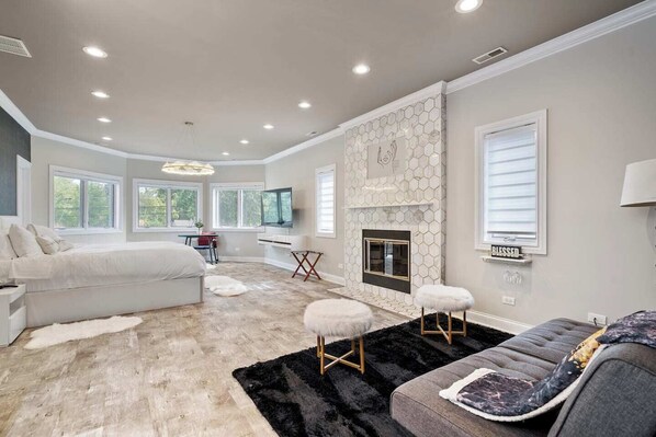 6 bedrooms, iron/ironing board, travel crib, free WiFi