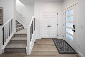 Interior - Spacious 3BR Duplex• Near Downtown• FREE Banff Pass• Netflix• Wine! (Calgary)